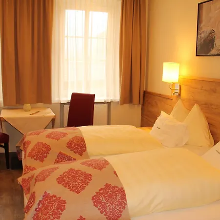 Laschensky Haus Ursprung 3*